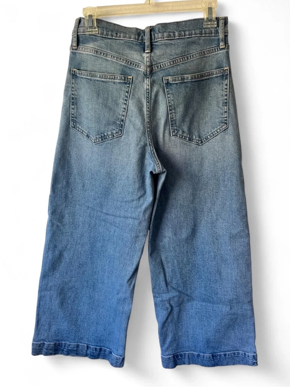 GAP high rise wide leg crop jeans in a perfect lived-in light wash Size 6/28S